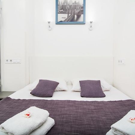 Smart Hotel Rooms Near Metro 24/7 Киев Экстерьер фото