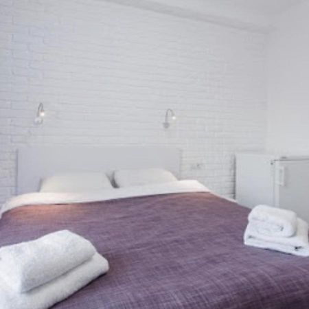 Smart Hotel Rooms Near Metro 24/7 Киев Экстерьер фото